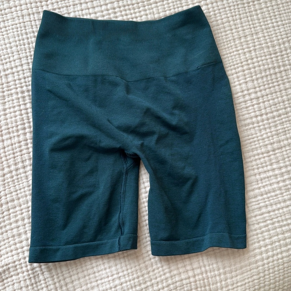 Alphalete amplify bike shorts